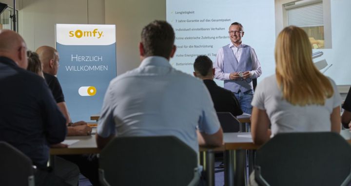 Somfy Akademie: Fachbetriebe erhalten praxisorientierte Weiterbildung