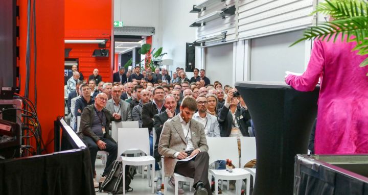 Holzfenster, Sonnenschutz und Automatisierung wachsen zusammen